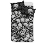 Skull Pile Bedding Set - Black & White